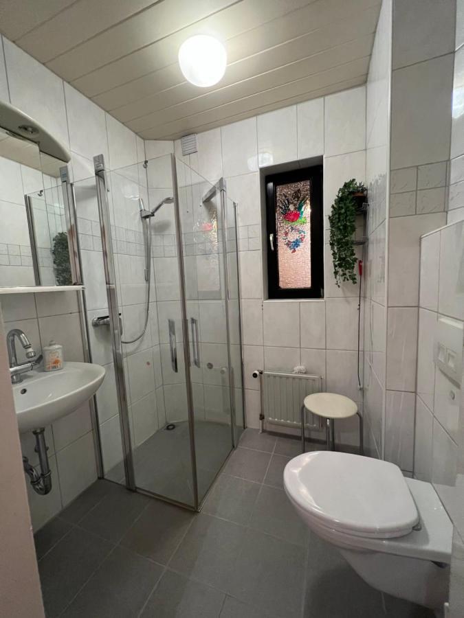 Duisburg Feelhome, Flughafen Nah,3-Schlafzimmer, Dusche Ebenerdig, Zentral, Wifi, Ground Floor Екстер'єр фото