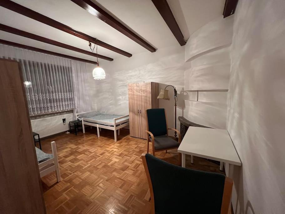 Duisburg Feelhome, Flughafen Nah,3-Schlafzimmer, Dusche Ebenerdig, Zentral, Wifi, Ground Floor Екстер'єр фото