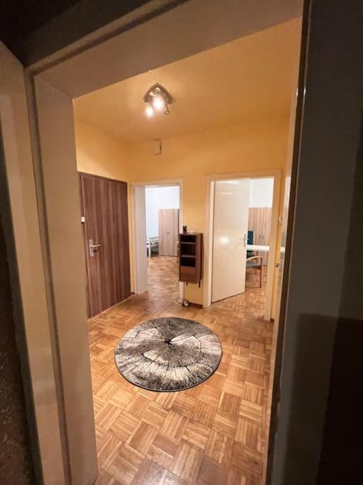Duisburg Feelhome, Flughafen Nah,3-Schlafzimmer, Dusche Ebenerdig, Zentral, Wifi, Ground Floor Екстер'єр фото
